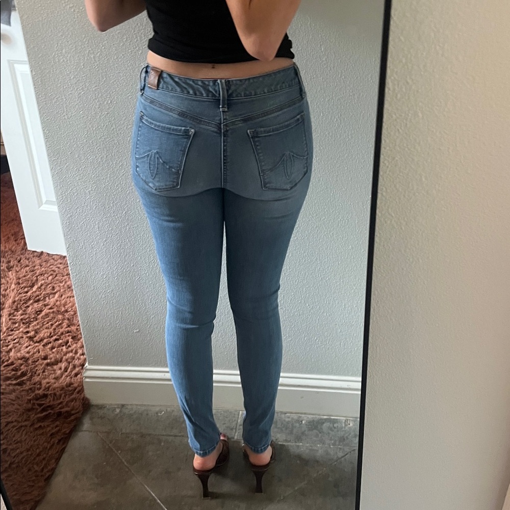 Low Rise Light Wash Jeans - Picture 3 of 7